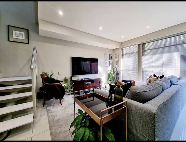 3 BEDROOM TOWNHOUSE TO LET IN OAKLANDS